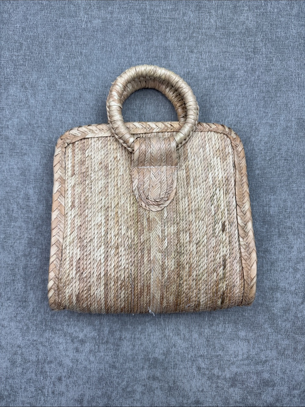 Mexican Hand Woven Straw Hand Bag in Natural Tan
